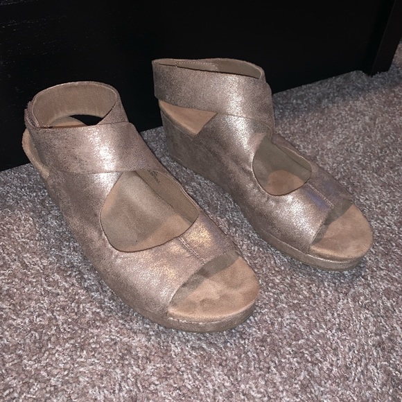 Coconuts by Matisse Coryn Metallic Wedges - Sz 8M - Picture 3 of 5